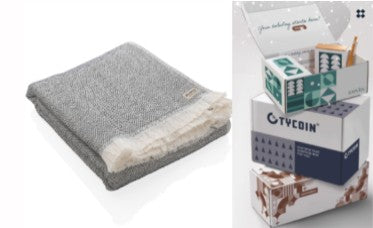 Ukiyo Hisako AWARE™ 4 vuodenajan pyyhe/viltti 100x180cm  (Viltti, custom lahjalaatikko sekä custom kortti.)